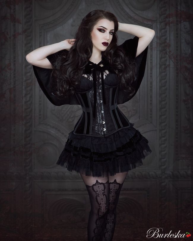 This black velvet underbust corset with white shirt makes is